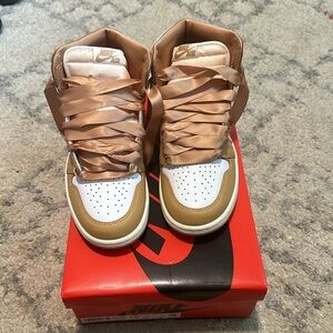 BRAND NEW NEVER WORN Women’s AIR JORDAN 1 SIZE 9